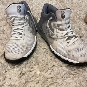 Women’s Nike Kyrie Irving 11/23 sz 6.5